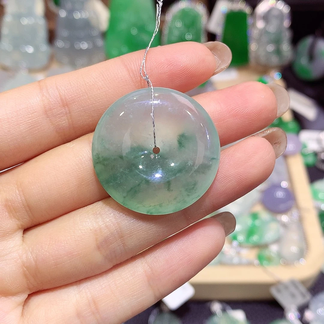 翡翠未镶嵌颈饰扣