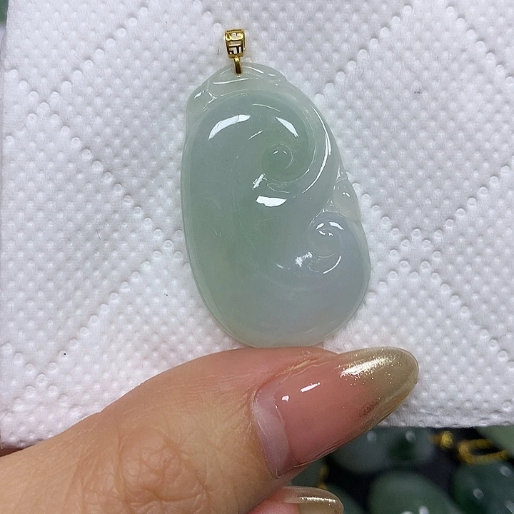 翡翠未镶嵌颈饰挂件