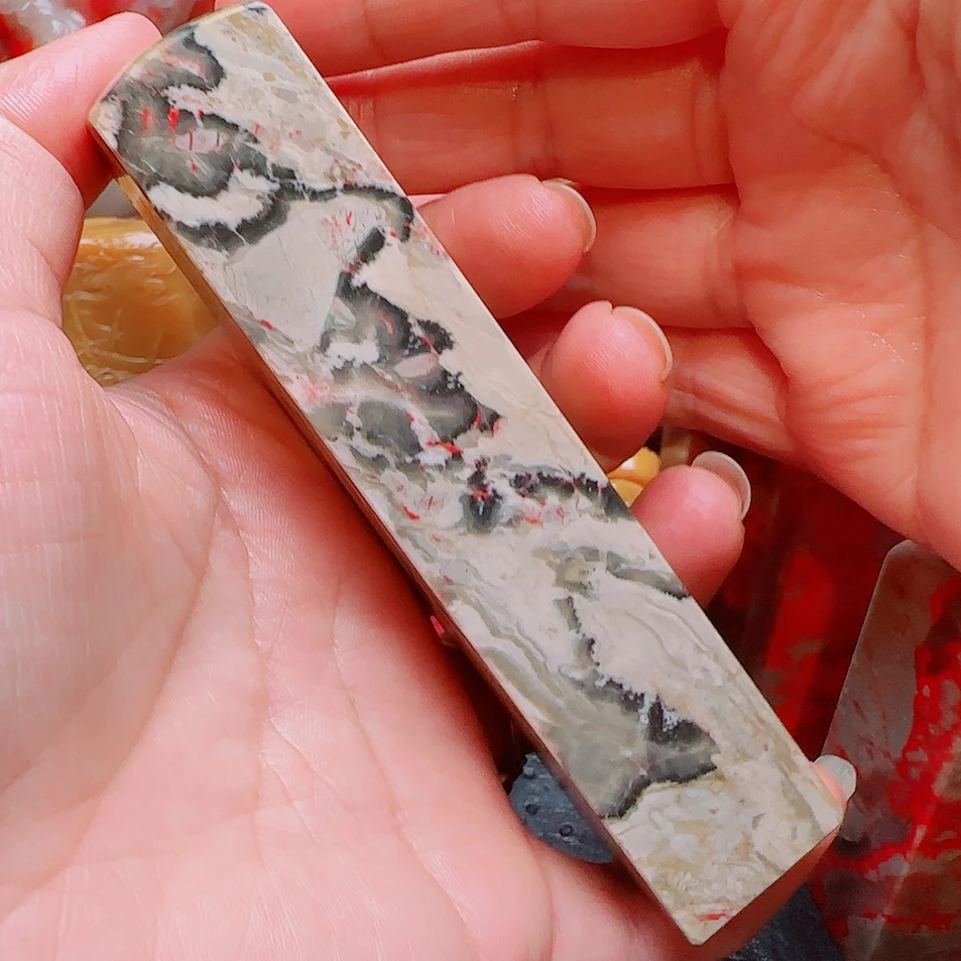 玩***头昌化鸡血石昌化鸡血石