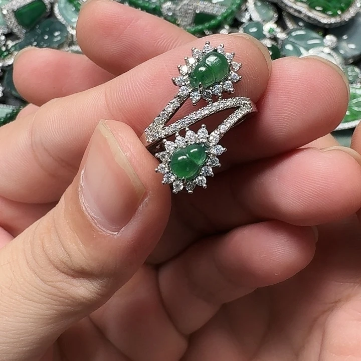 翡翠未镶嵌颈饰天然A货翡翠放漏