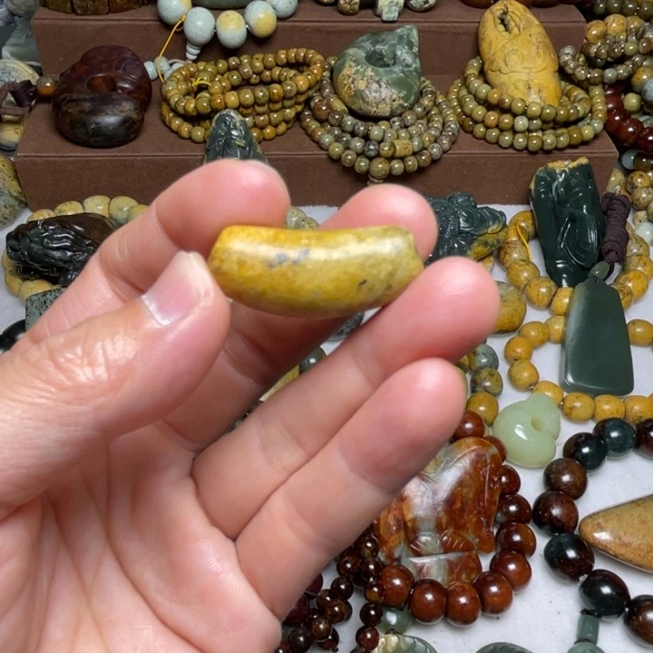 雨***仔岫岩河磨玉（透闪石质玉）未镶嵌颈饰