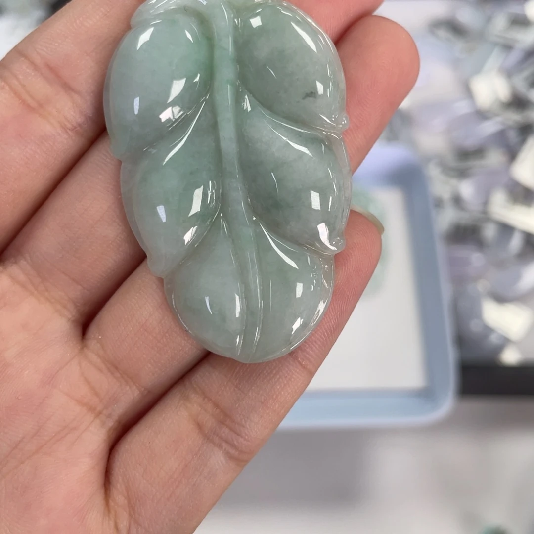 s***意翡翠未镶嵌颈饰树叶