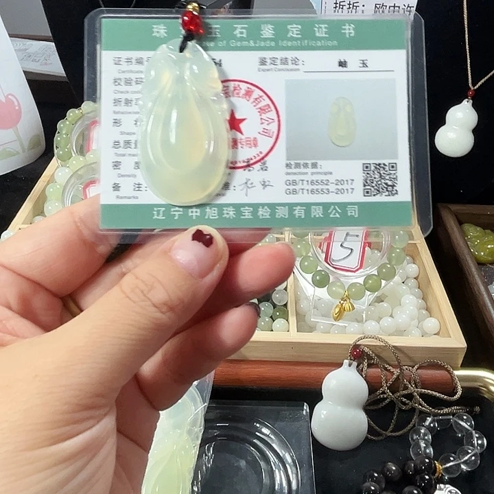 蛇纹石玉合金颈饰大福贝