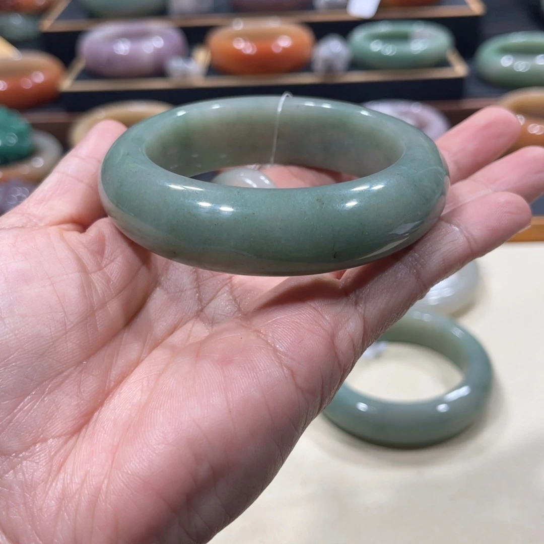 未镶嵌手镯石英岩玉