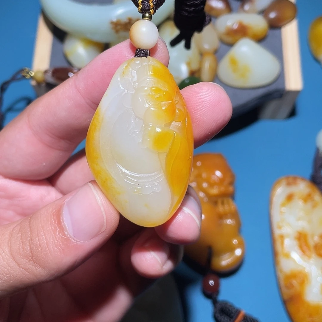 江***宝和田玉未镶嵌车挂