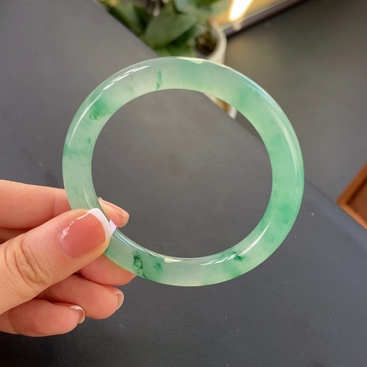 石英质玉手镯未镶嵌开*