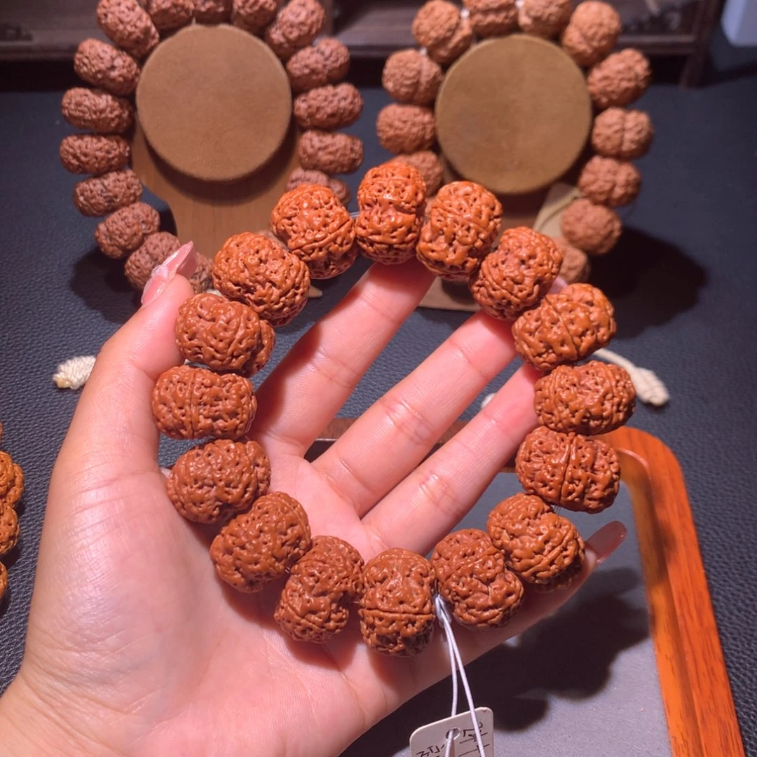 金刚菩提手串24+平头纽扣梅花定制