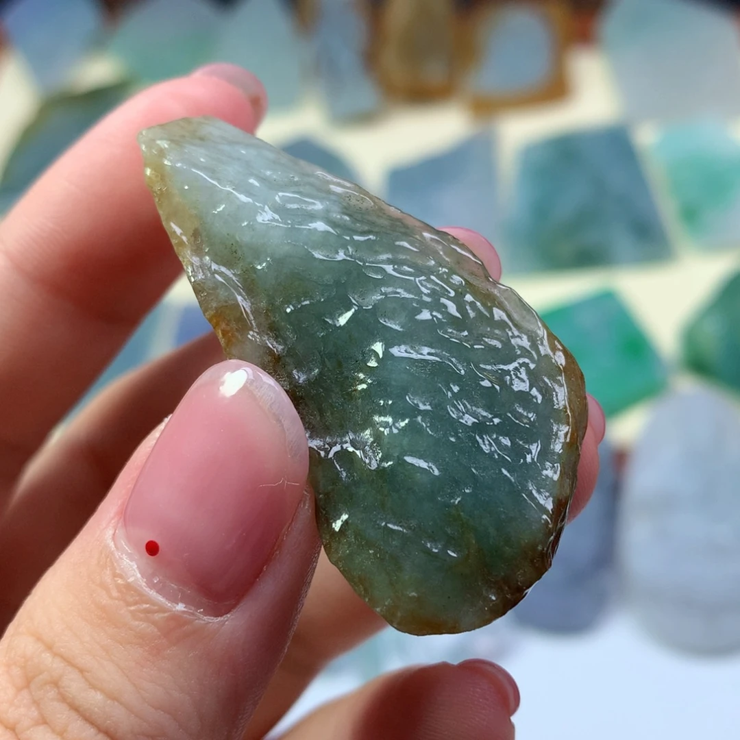 翡翠未镶嵌颈饰好