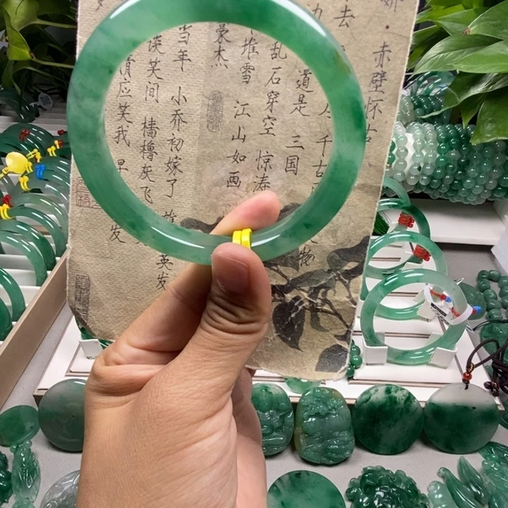 未镶嵌手镯石英质玉