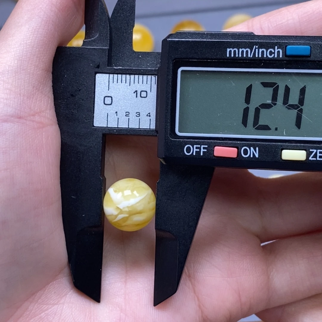 靓***糖裸石琥珀未镶嵌纯天然