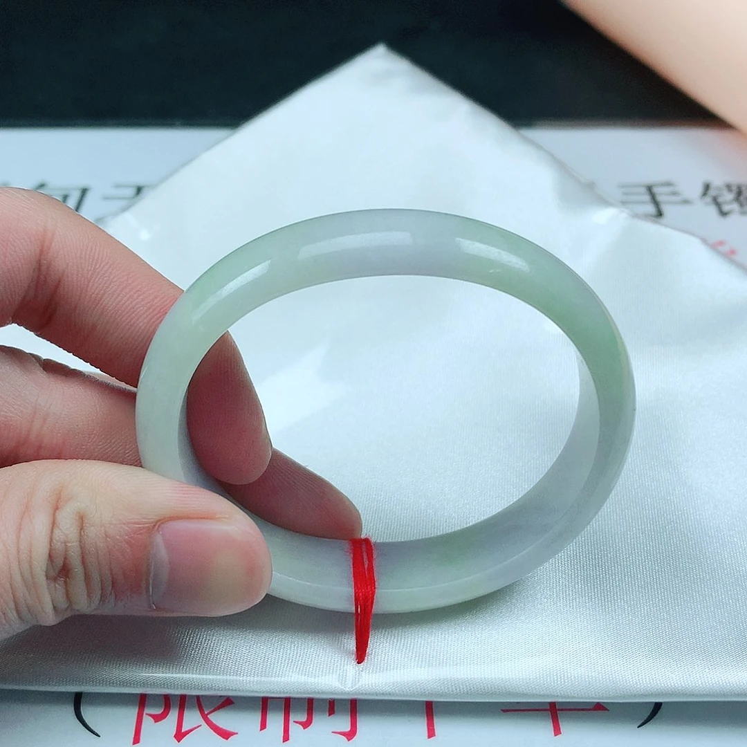 翡翠手镯未镶嵌圈54贵