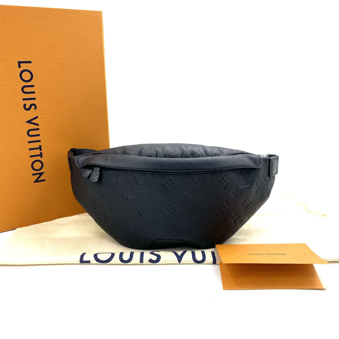 未使用 LouisVuitton/路易威登 新款黑色压花小号胸包 尺寸44/15