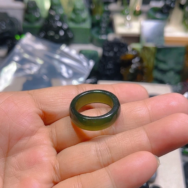 牛***家蛇纹石玉未镶嵌泰山玉