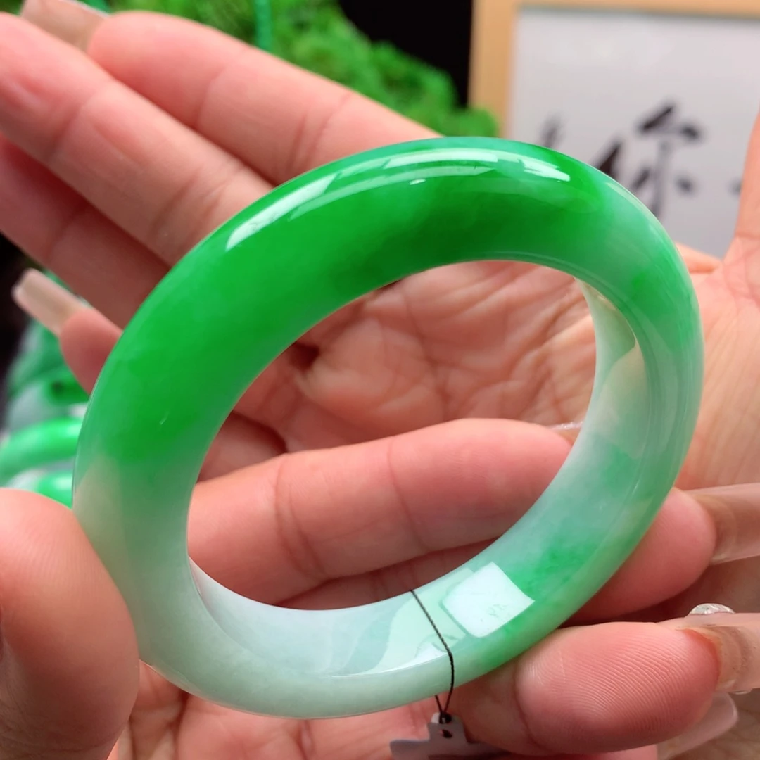 未镶嵌手镯翡翠缅甸