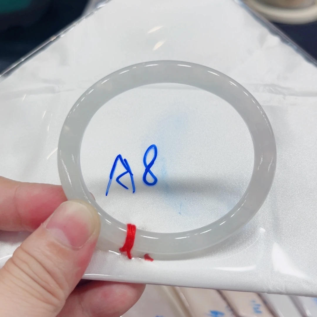 翡翠手镯未镶嵌51.8贵
