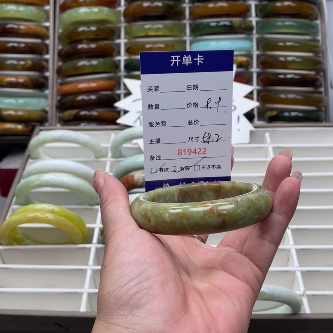 奔***！蛇纹石玉未镶嵌手镯