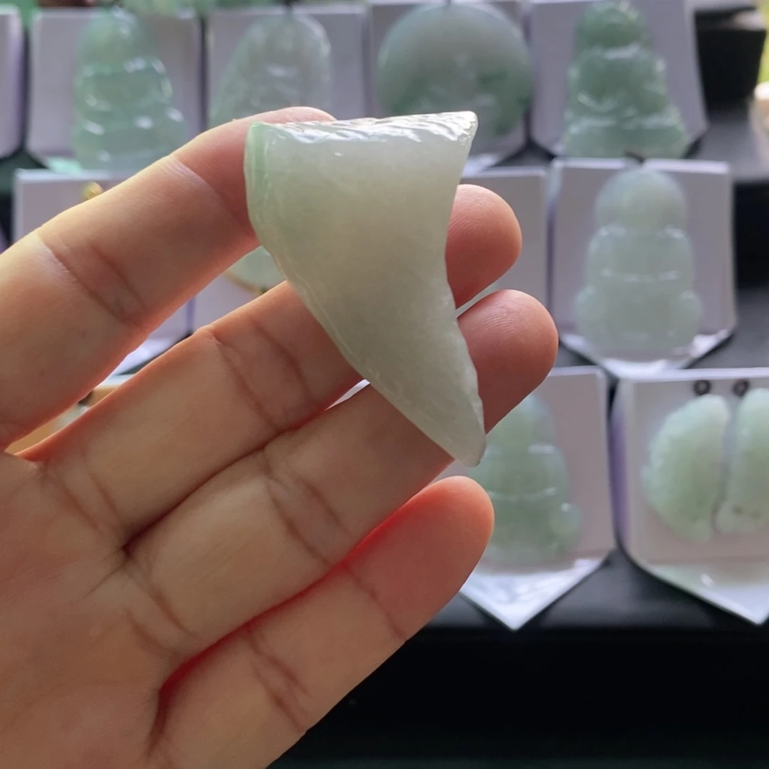 颈饰未镶嵌翡翠狼牙