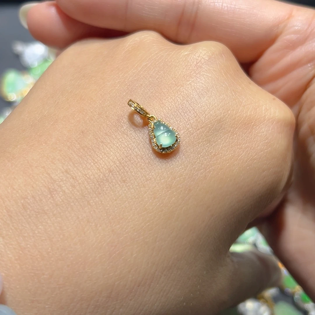 翡翠颈饰18K金镶嵌o*吊坠