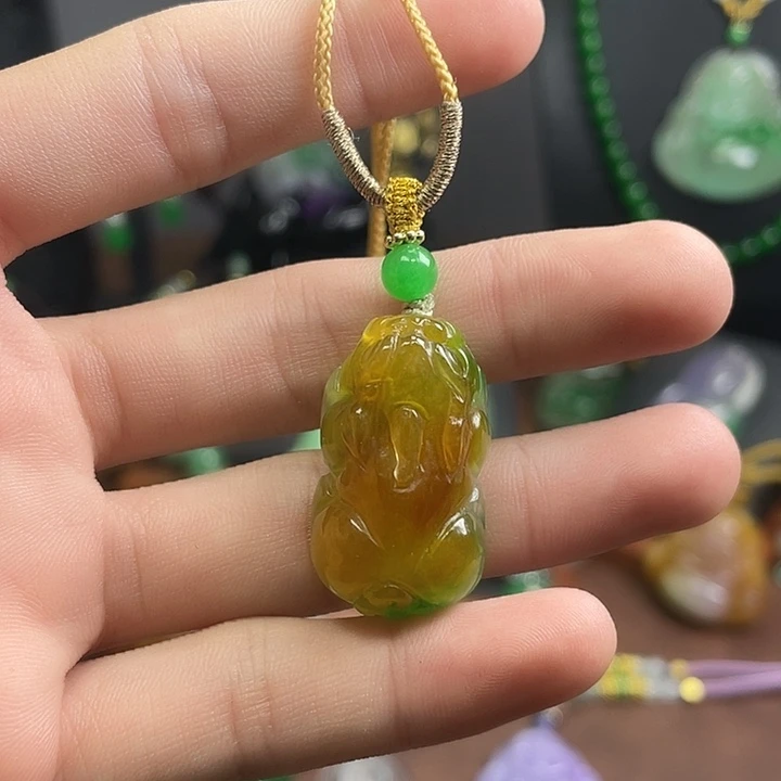 翡翠未镶嵌吊坠(赠链)
