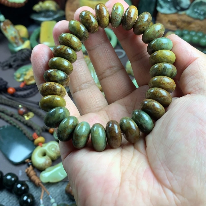 吊坠(赠链)未镶嵌岫岩河磨玉（透闪石质玉）