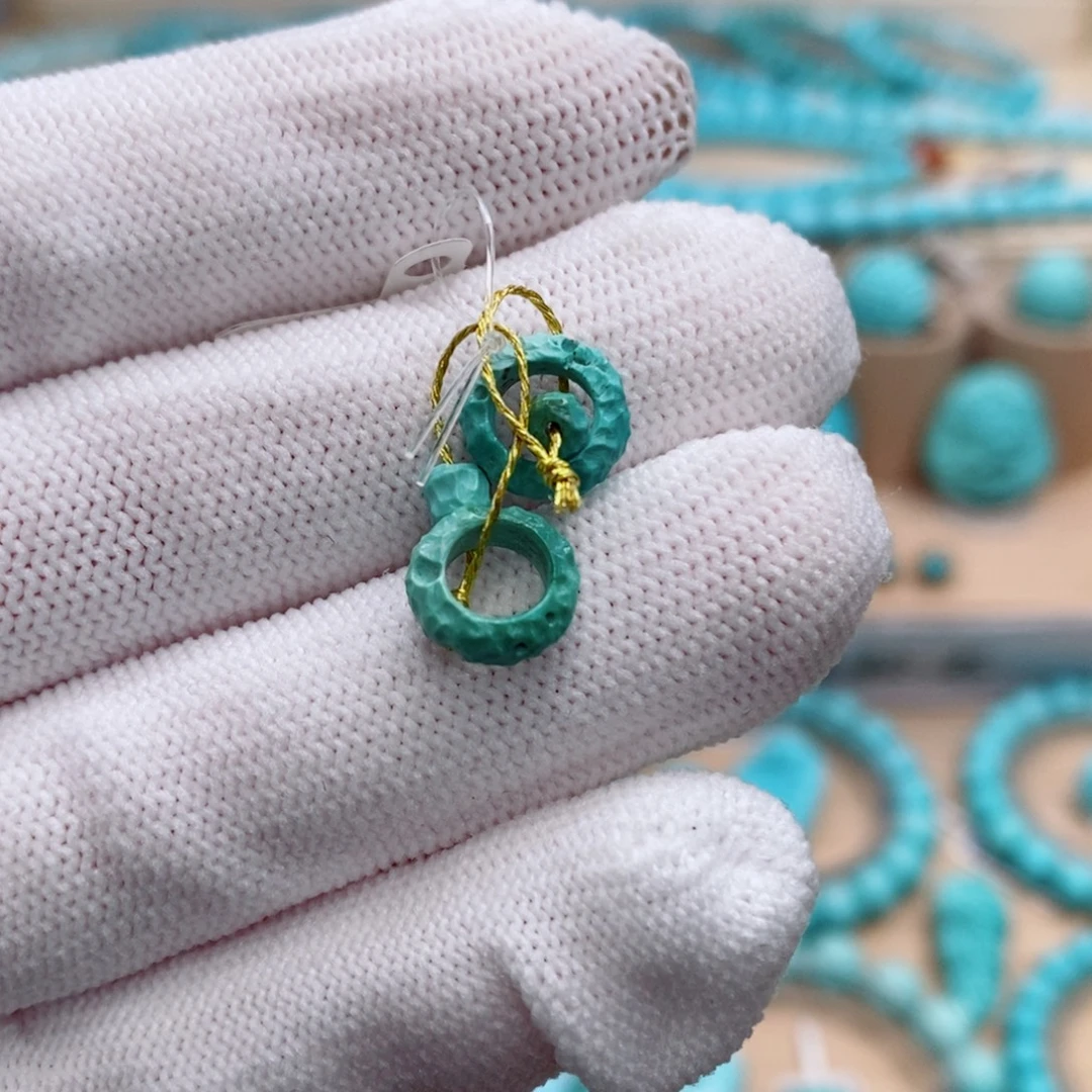 绿松石未镶嵌珠宝奇石