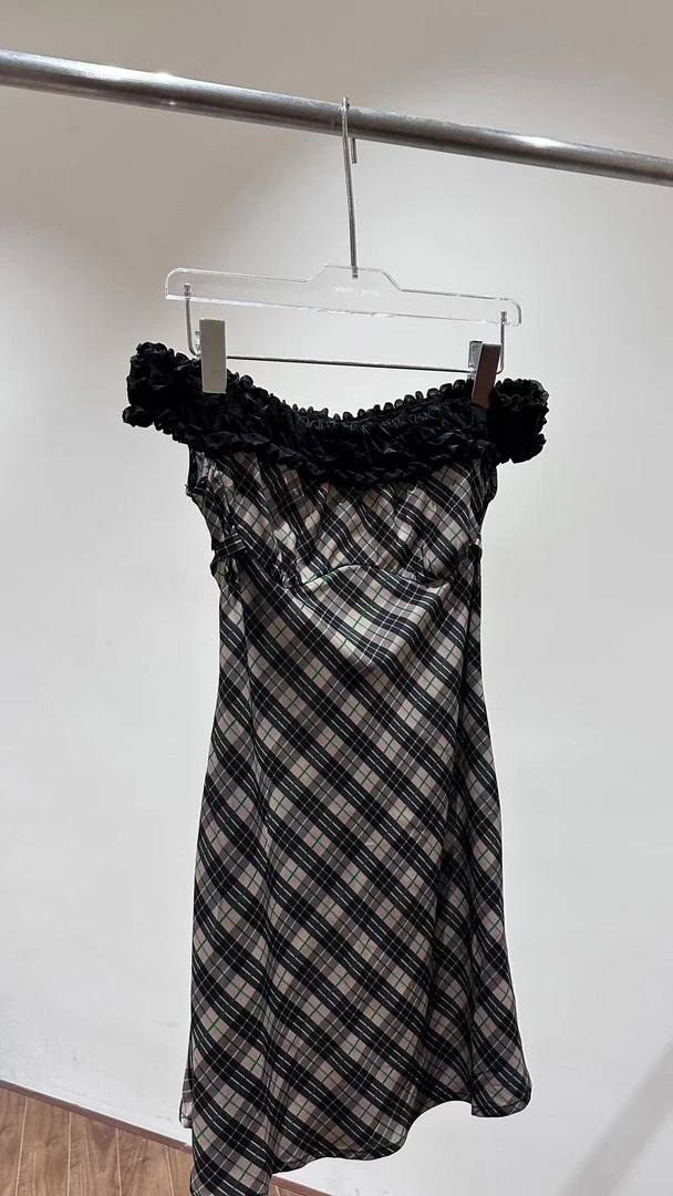 一字肩系带格子荷叶边连衣裙25222