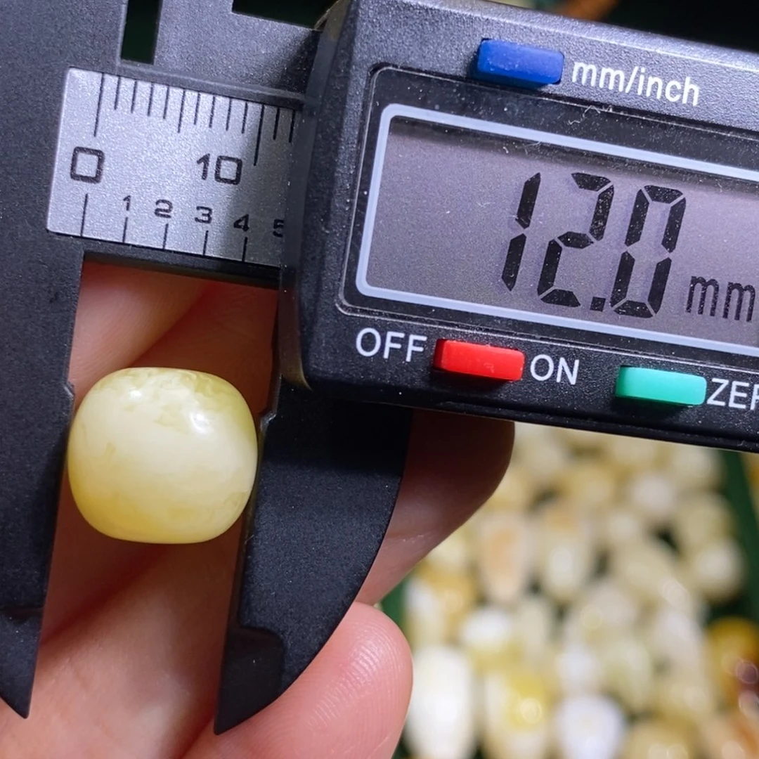 蜜蜡未镶嵌裸石配饰