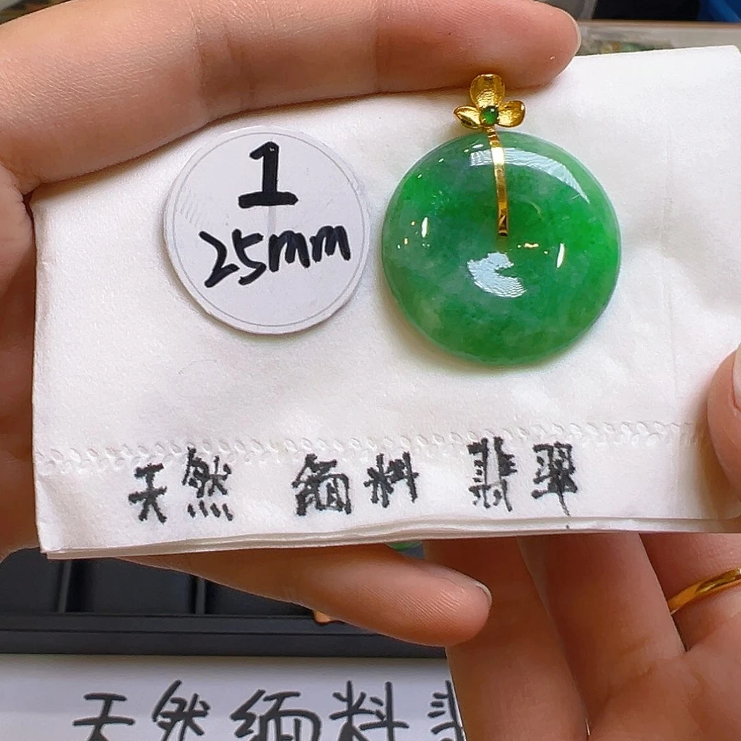 翡翠颈饰18K金镶嵌翡翠