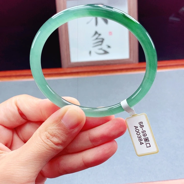 未镶嵌手镯翡翠圆镯