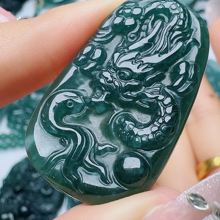 翡翠未镶嵌颈饰天然的A货翡翠多样性发其一