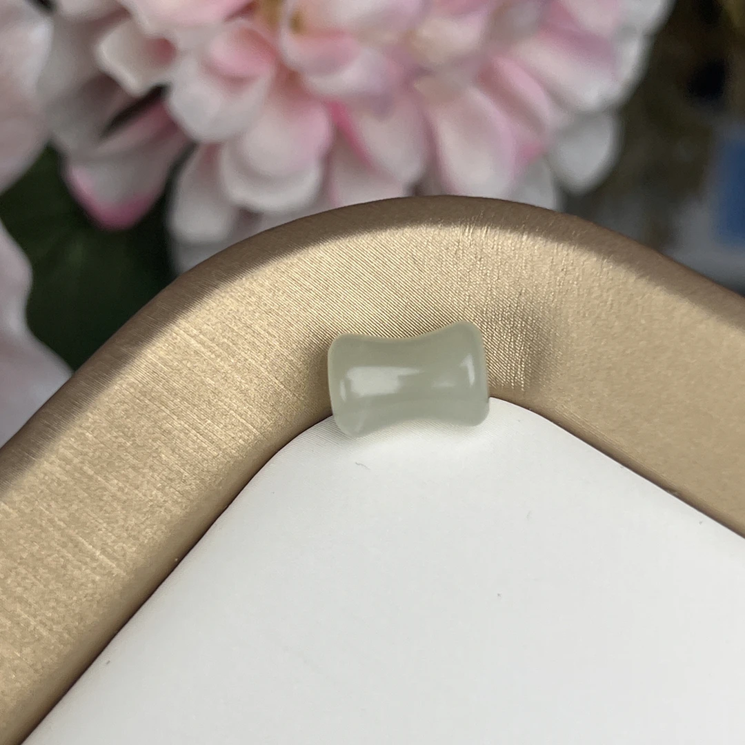 和田玉卡11-7mm通孔竹节编号024