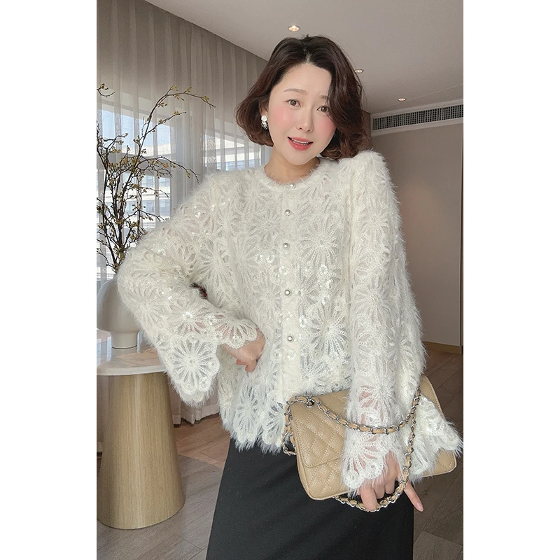 【DIS 清仓】【曦光雪羽】冬季圆领镂空拼接亮片蕾丝衫Z524E21360