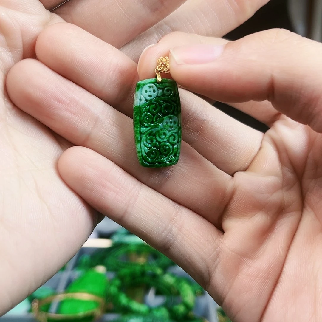 翡翠颈饰18K金镶嵌吊坠