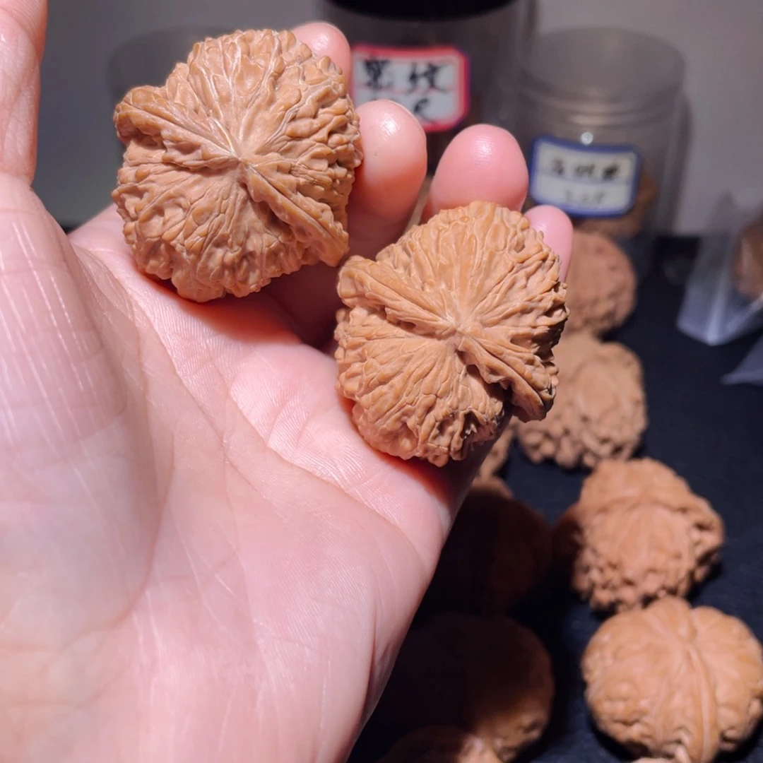 吊坠桃核38尺白狮子