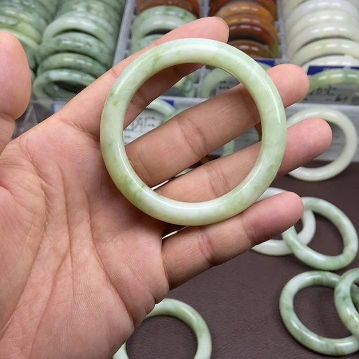 蛇纹石玉未镶嵌手镯?***O