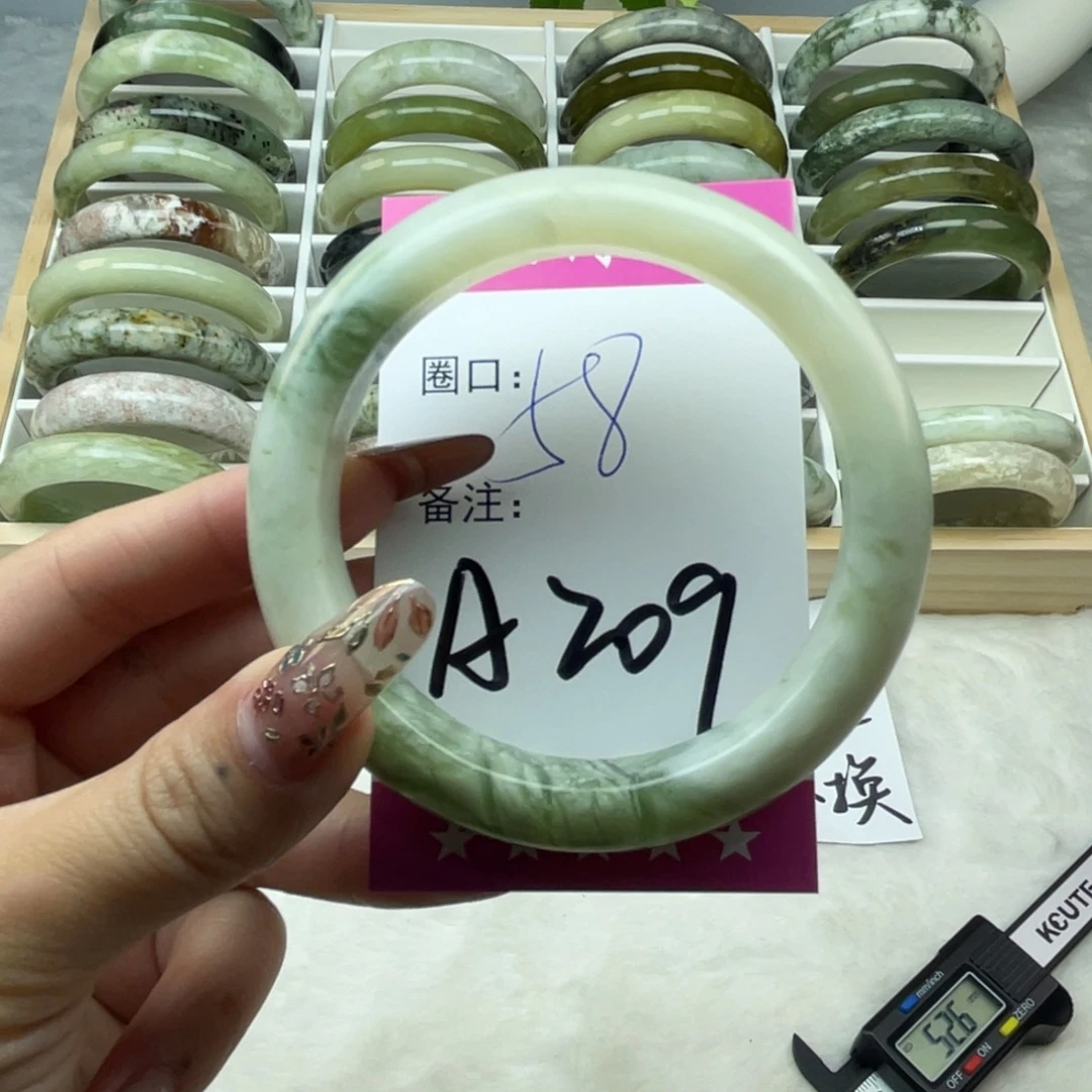 飞***虎蛇纹石玉未镶嵌手镯