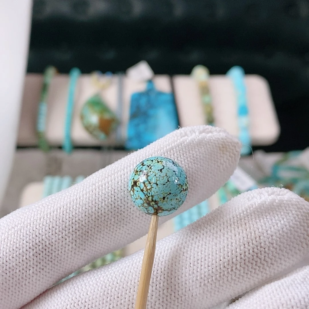 绿松石未镶嵌珠宝奇石