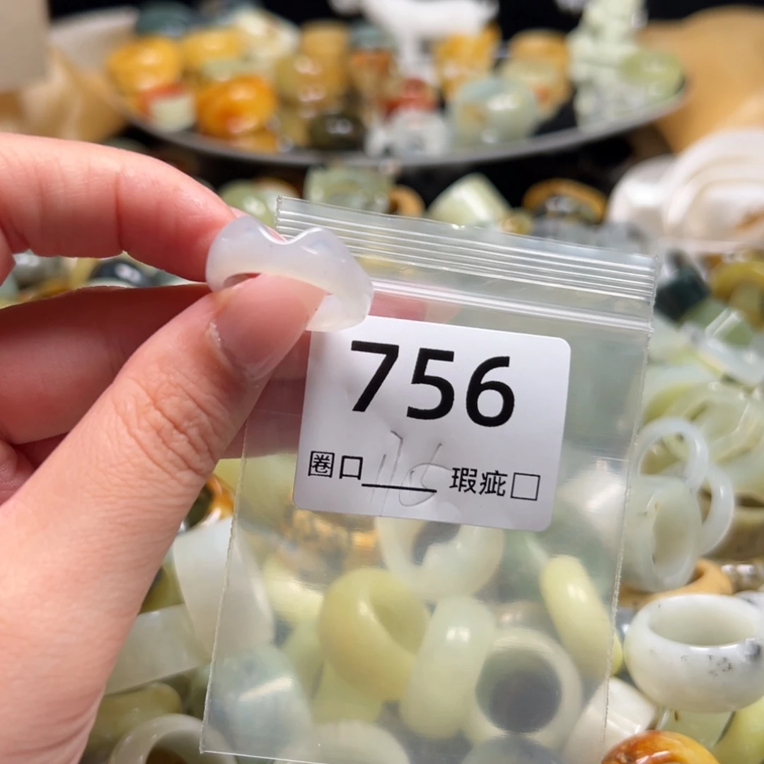 苏****蛇纹石玉未镶嵌戒指