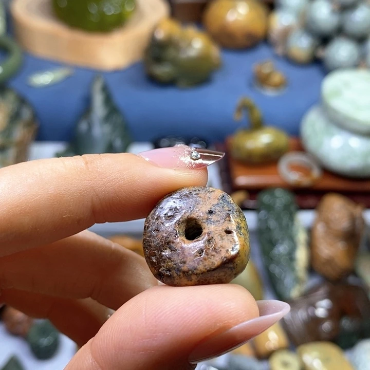 岫岩河磨玉（透闪石质玉）未镶嵌挂件随形扣