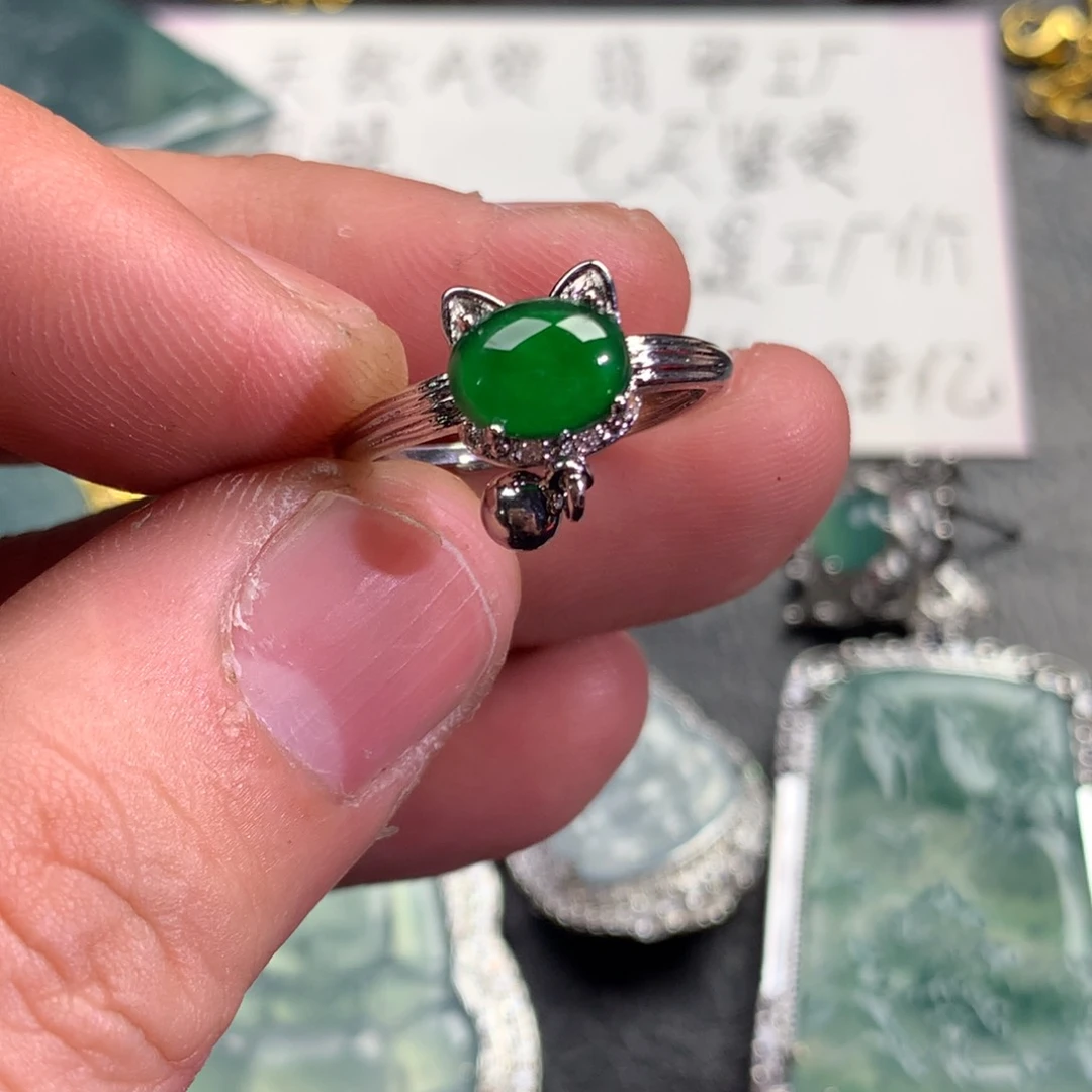 翡翠颈饰未镶嵌猫咪戒指