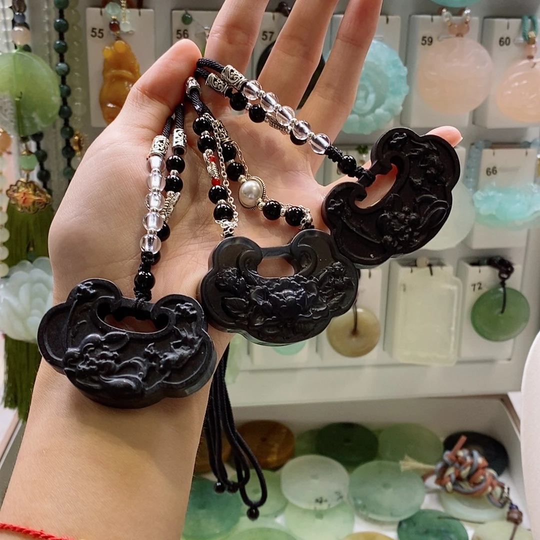 蛇纹石玉未镶嵌颈饰