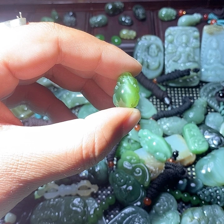 和田玉（碧玉）未镶嵌挂件超**发