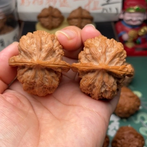 【闪购商品】文玩核桃把件40+梨木台