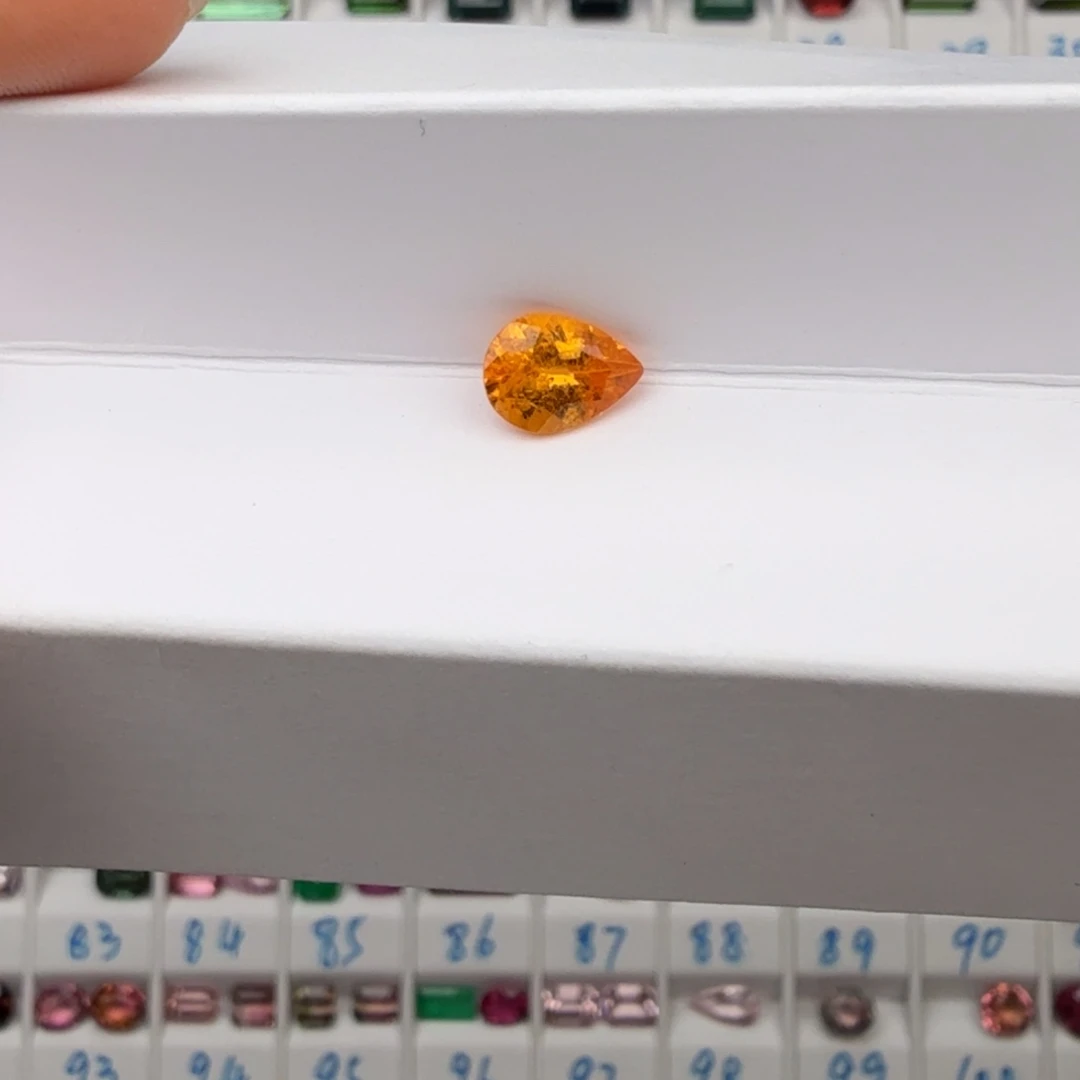 石榴石（芬达石）未镶嵌珠宝半成品天然6*8mm