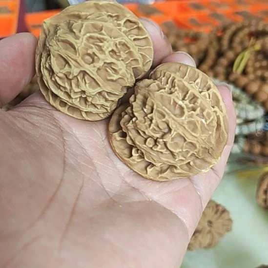 哎***呀把件文玩核桃黄金甲宫灯瑕疵练手朋友福利