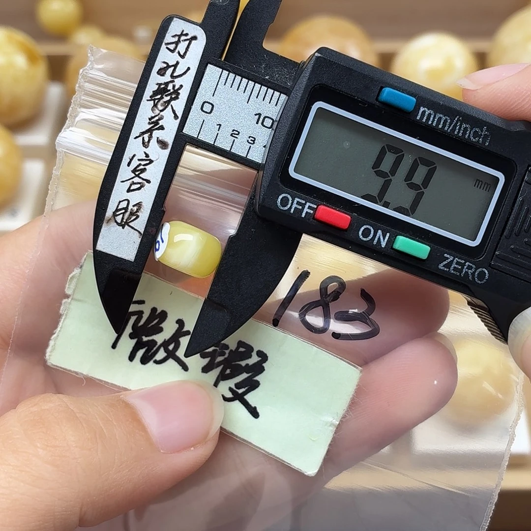 坛***生蜜蜡未镶嵌裸石蜜蜡