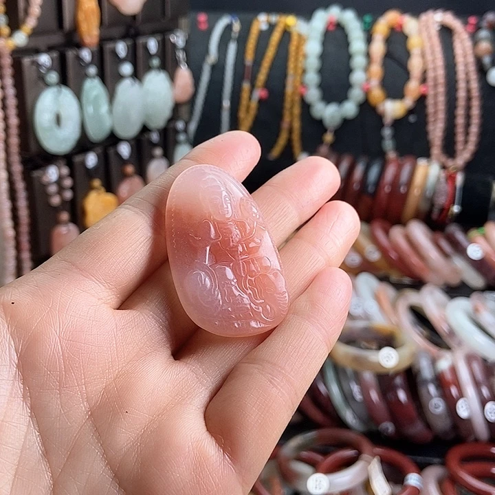 石英质玉未镶嵌颈饰