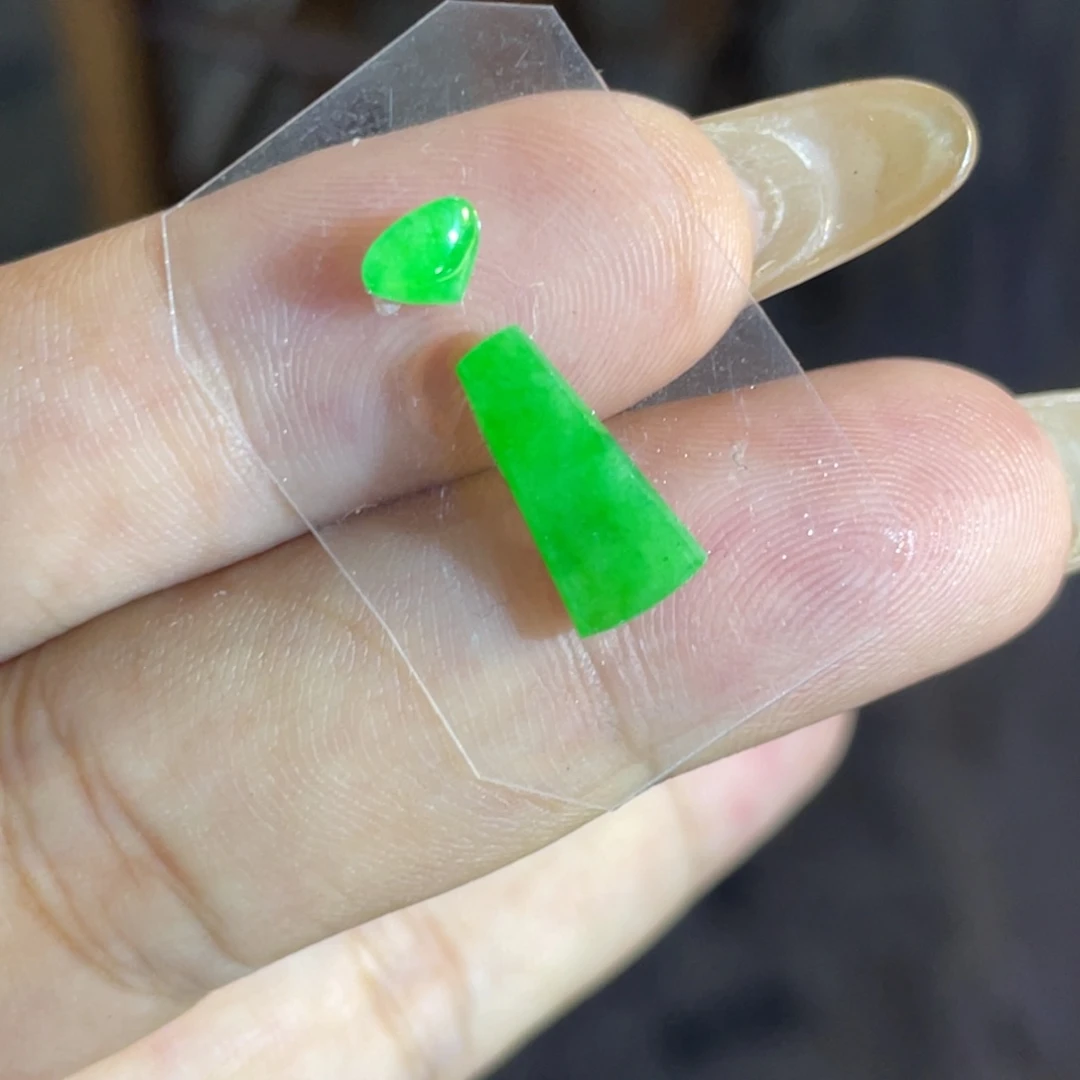 翡翠未镶嵌颈饰无事牌