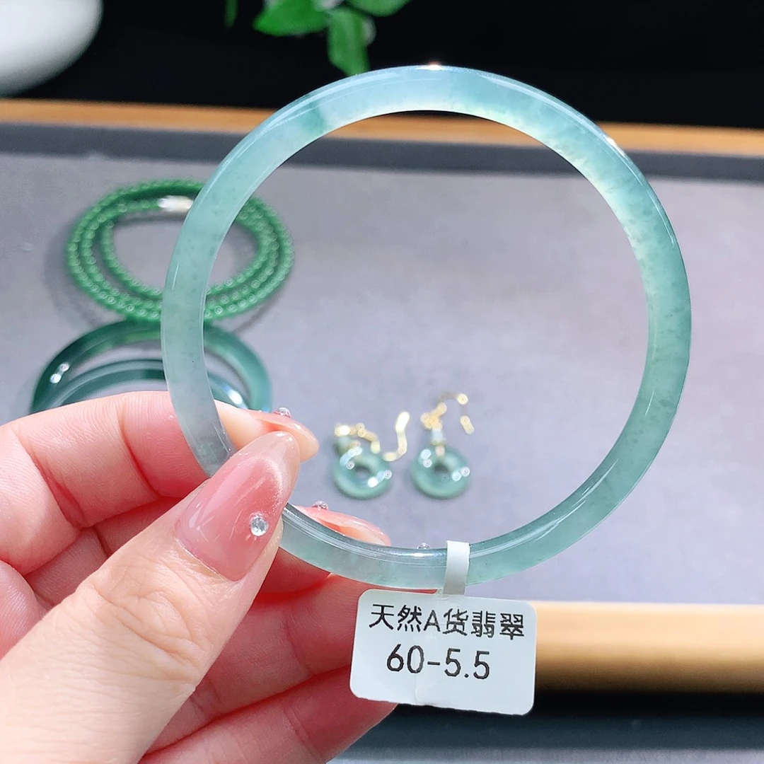 未镶嵌手镯（圆镯）翡翠