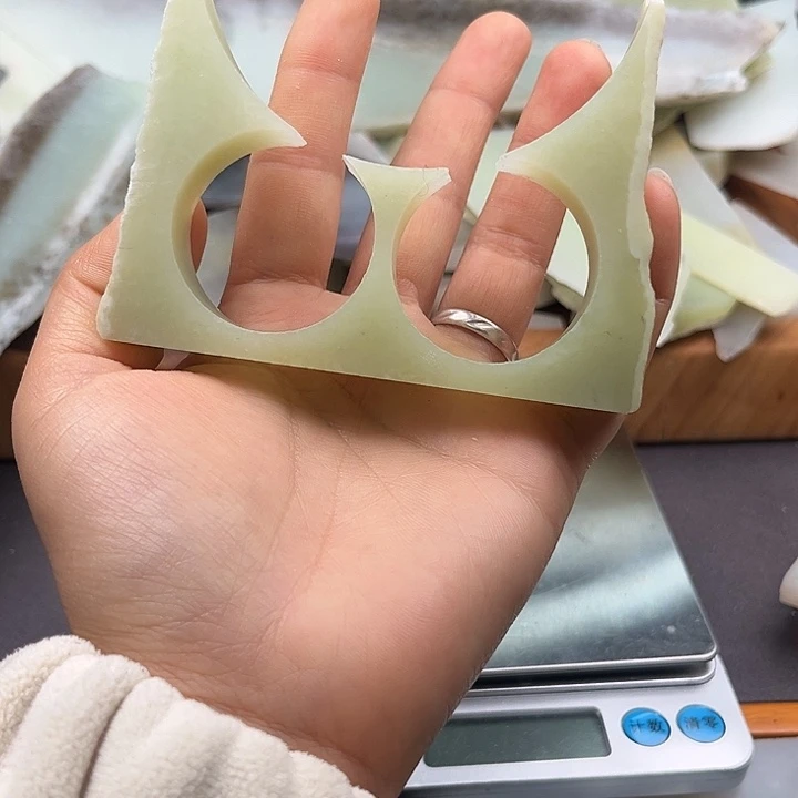 和田玉未镶嵌把件